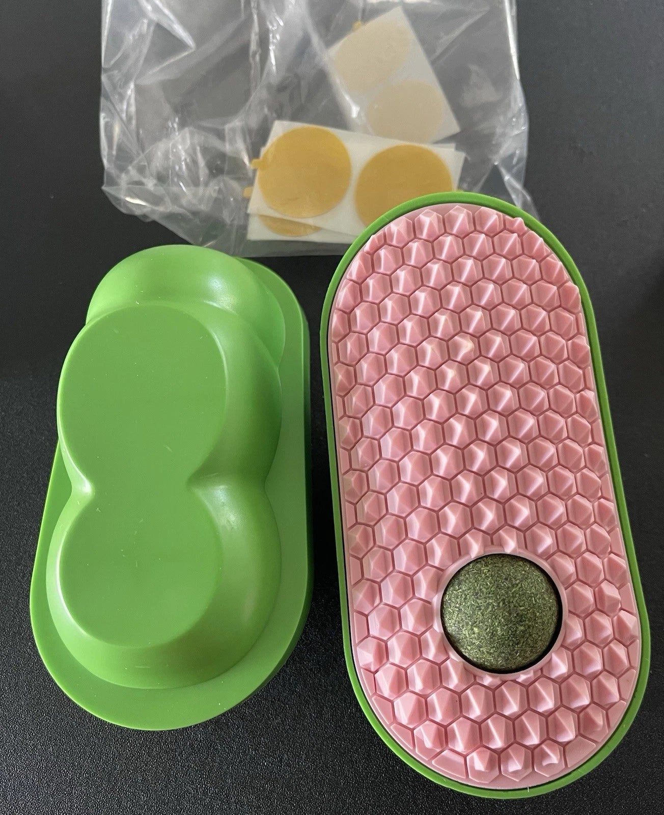 2pcs Wall Sticky Licking Ball Toys Wall Self Massage Comb Scratchers for