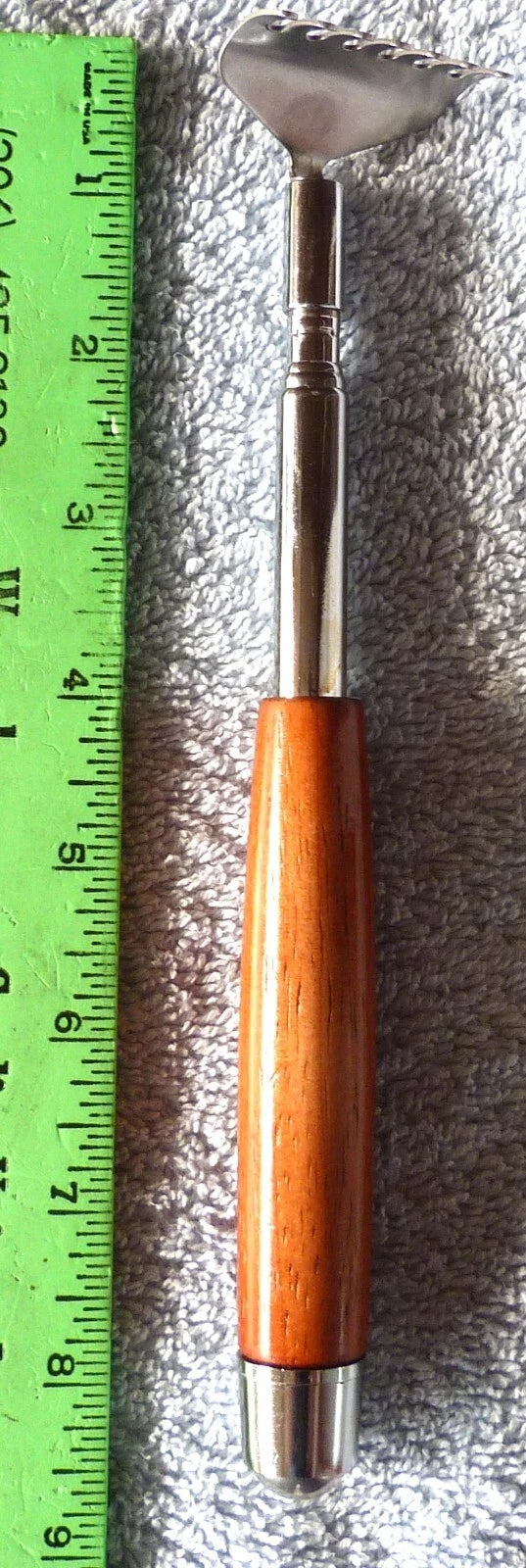 Telescoping Back Scratcher wood handle metal arm & 7-finger scratching hand