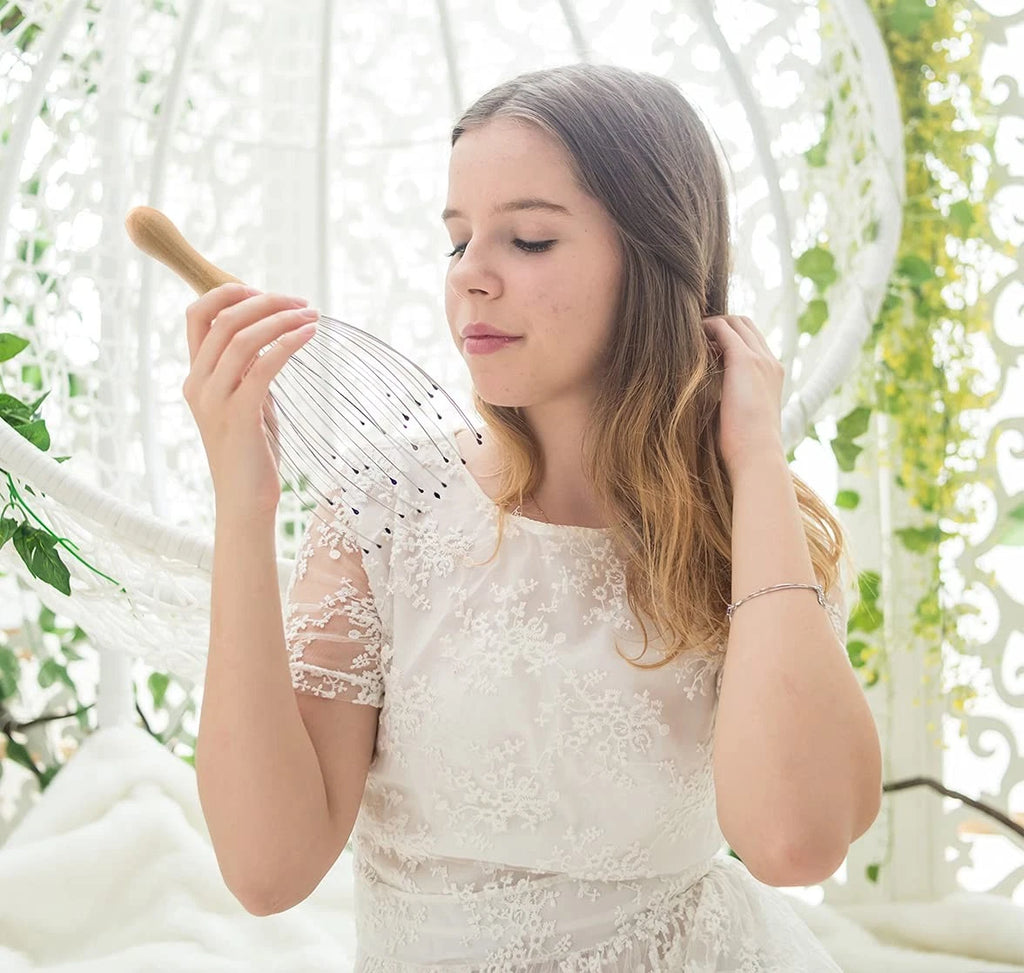 32 Fingers Head Massager Scalp Scratcher Relaxing Wooden Handle 1 Pack