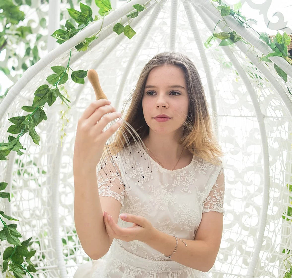 32 Fingers Head Massager Scalp Scratcher Relaxing Wooden Handle 1 Pack