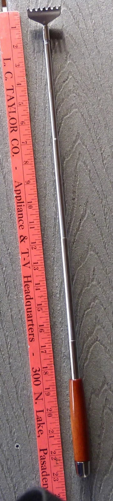 Telescoping Back Scratcher wood handle metal arm & 7-finger scratching hand